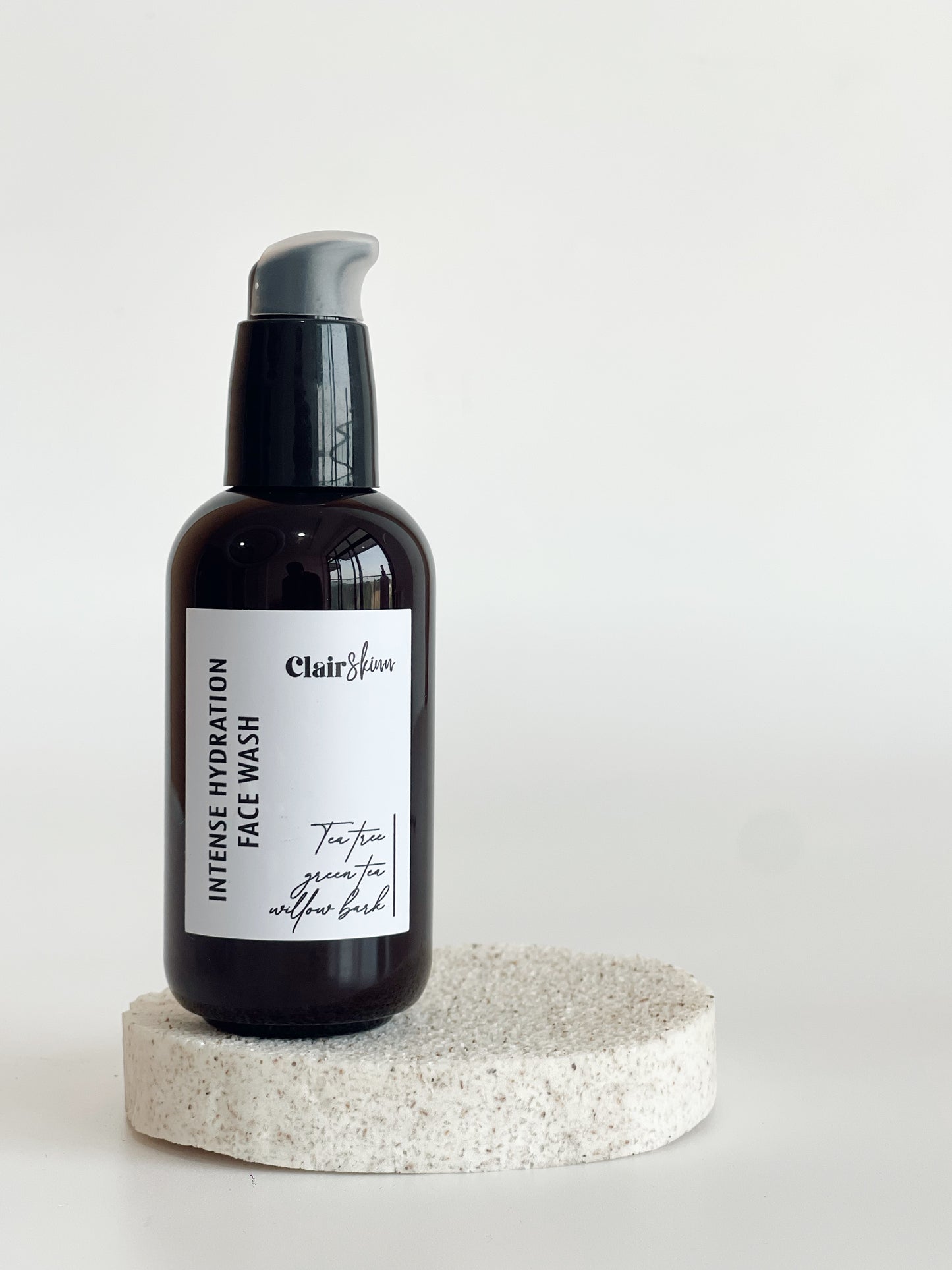 Jabón limpiador facial hidratante intenso (Blacksoap)